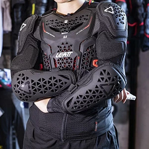 Защита панцирь Leatt Body Protector 5.5 Evo (черн, M)